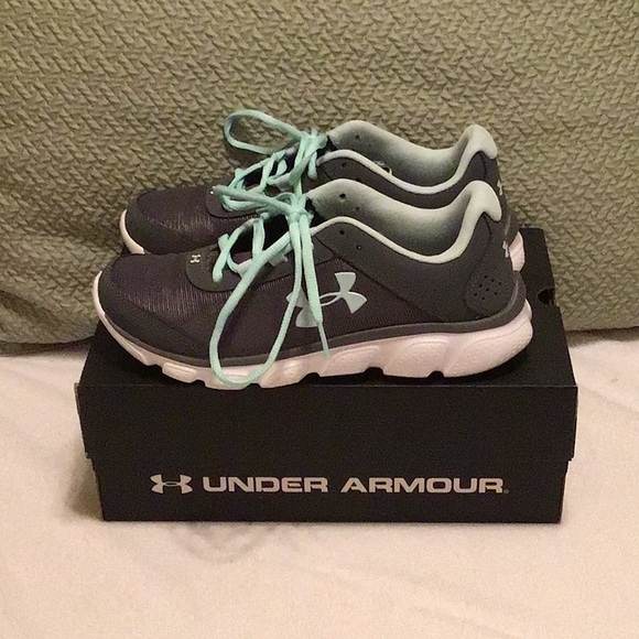 Ladies Under Armour Athletic Shoes - Picture 1 of 7